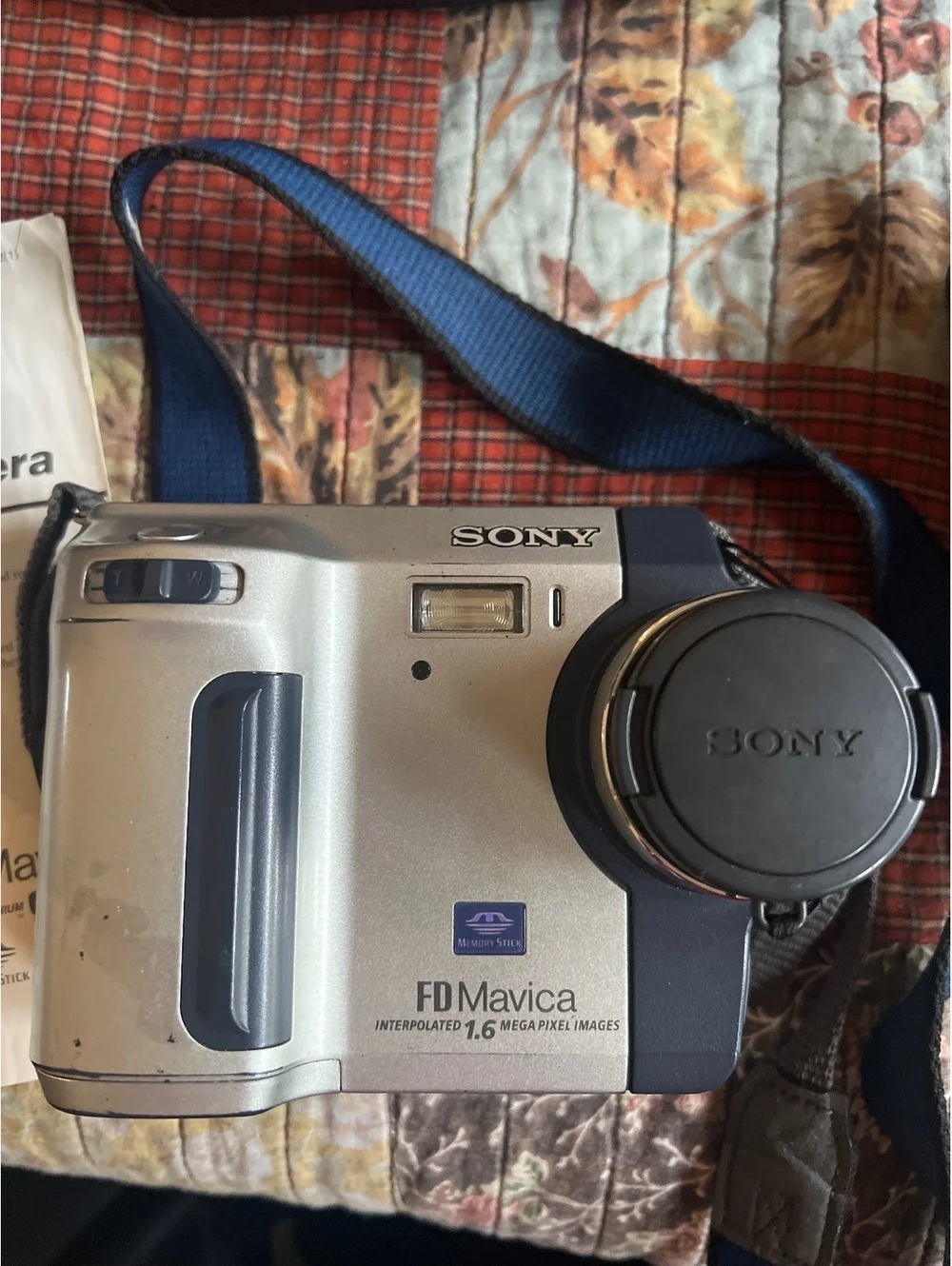 Sony FD Mavica MVC-FD92 Digital Still Camera with Charger, Batteries, and Manual